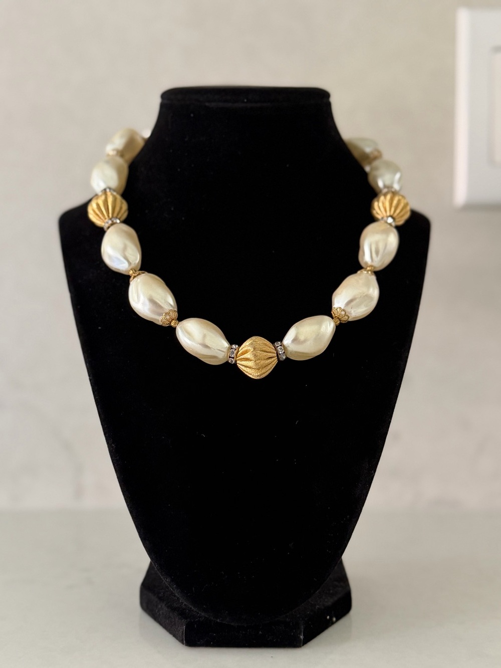Vintage Lisner Pearl and Gold Statement Necklace